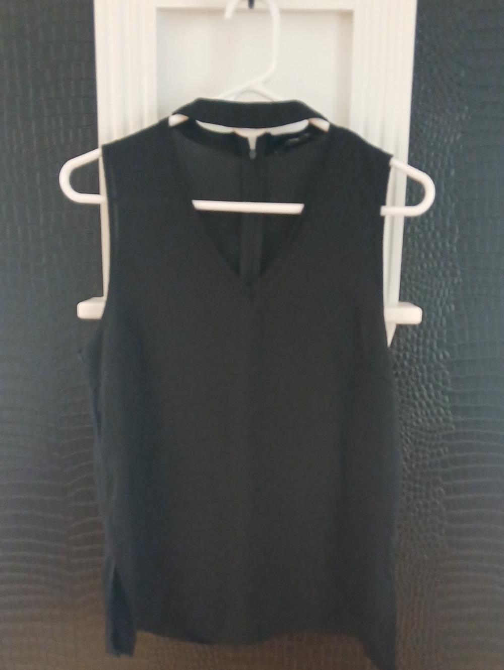 paper tee Black V-Neck Sleeveless Top